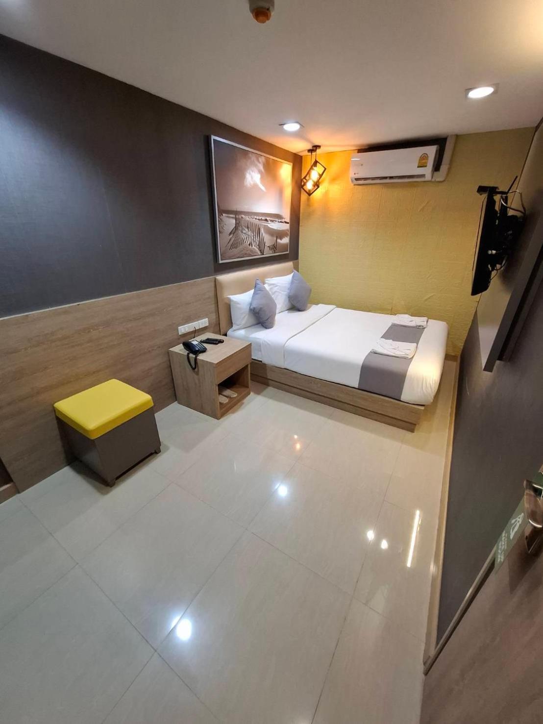 Pratunam19 Hotel Bangkok Exterior photo